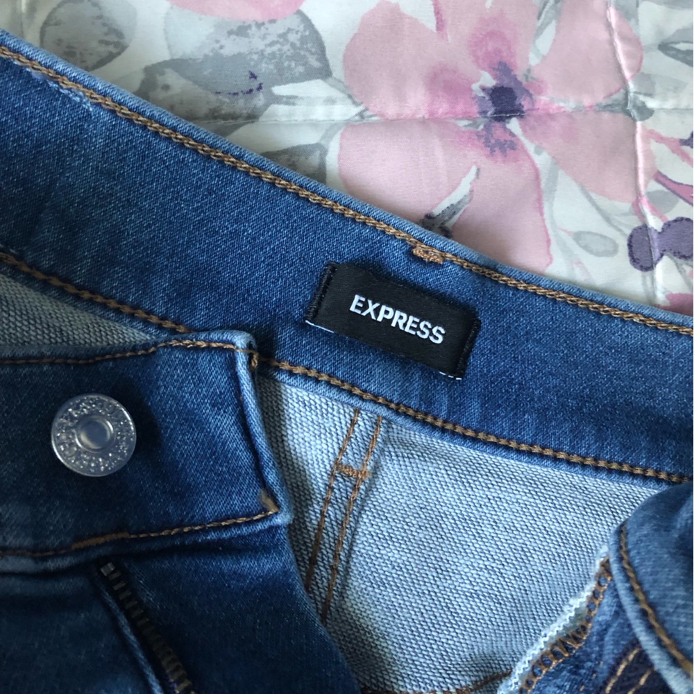 Midi Rise Express Shorts - Picture 5 of 5